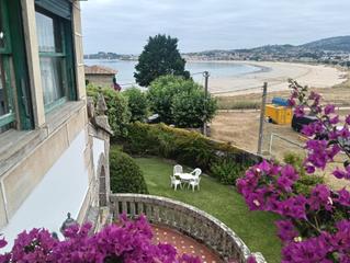 Casa a San Pedro da Ramallosa. Casa singular frente al mar con finca privada en playa américa
