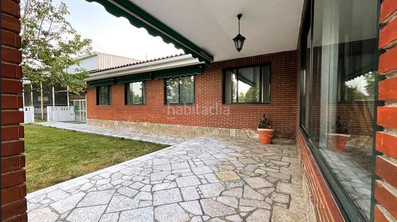 Foto ed3cfb7d-07a3-4109-ba56-738b49322d1c. Casa chalet con instalaciones en Tomiño
