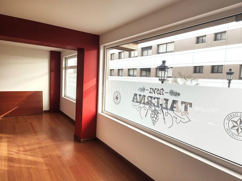 Foto a02625aa-1aa8-405e-a657-345174628edf. Location local commercial dans O Castro Vigo