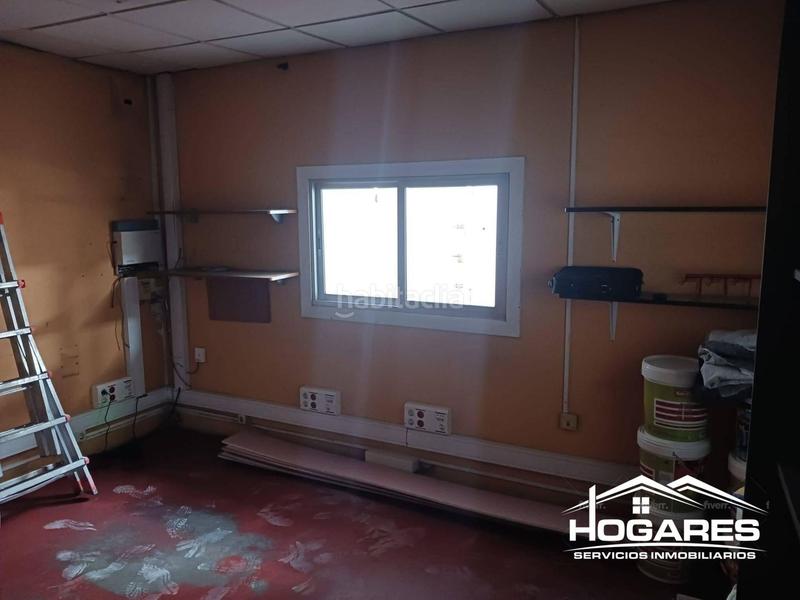 Foto f3a9342f-bf2c-485e-9926-de90c2665519. Affitto capannone industriale in Lavadores Vigo