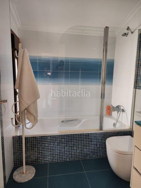 Foto fa00f5ff-404c-4d9b-b658-019ebc6ef888. Chalet avec parking dans Bueu