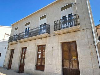 Casa  Carretera tui - a guarda. Adosado de dos plantas para reformar con patio trasero y algo de