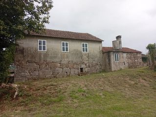 Masía en Ponteareas. Casa para rehabilitar con 7000 m de terreno en cristiñade