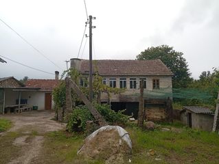 Bauernhof in Ponteareas. Casa para rehabilitar con 7000 m de terreno en cristiñade