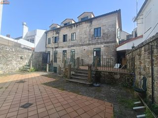Edificio in Baiona. Edificio en casca histórico de baiona