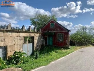 Haus in Salvaterra de Miño. Parcela con tres casas de piedra para rehabilitar