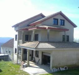 Maison à Mos. Gran chalet en construcción