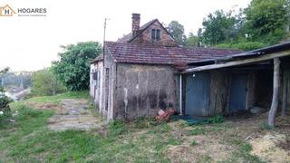 Maison à Mos. Terreno con casa de piedra a reformar