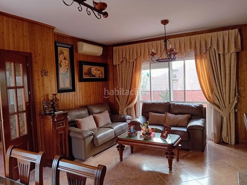 Foto f8ddec89-3d87-4298-a7f2-0ef359e68b8f. Casa a schiera con camino in Yunquera