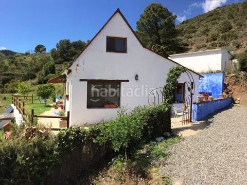 Foto 39c037a9-40a4-40ae-8735-44fe142f4f54. Masia amb xemeneia a Tolox