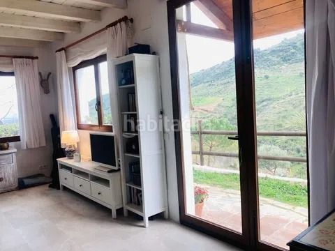 Foto 6f18aaf8-af7a-4add-a03f-5f088ce99e78. Masia amb xemeneia a Tolox