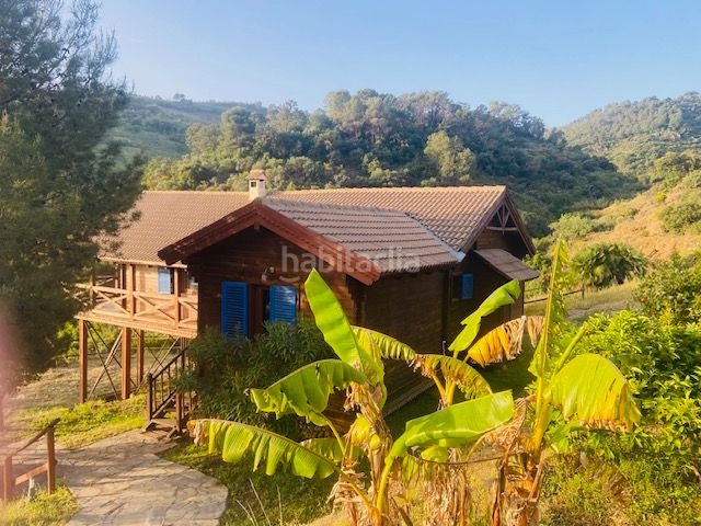 Foto b4d8b829-7a44-4b26-9c35-e1b444aea3e2. Masia amb xemeneia a Tolox