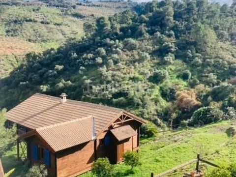 Foto b6491df8-596f-4cc2-8e26-a9541492fe1b. Masia amb xemeneia a Tolox