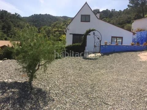 Foto df5c9e8e-54b3-46f4-9bee-231d2b8e9596. Masia amb xemeneia a Tolox