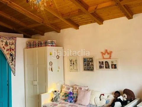 Foto f88ba596-e826-42a2-bb88-27137a228983. Masia amb xemeneia a Tolox