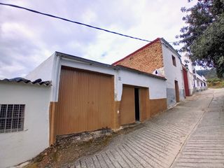 Casa adossada a Tolox. Construcción adosada con mucho potencial en tolox