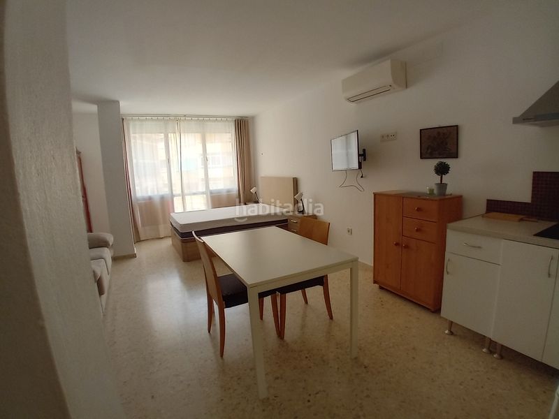 Foto 1e779c80-2584-4572-8c42-40cab213e342. Casa aparellada amb aparcament piscina a El Molinillo - Capuchinos Málaga