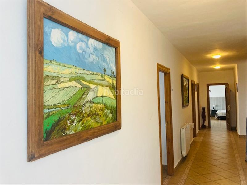 Foto 2bed8b95-a1d0-40ea-a137-b3f2be9e9e37. Edifici amb piscina a Alozaina