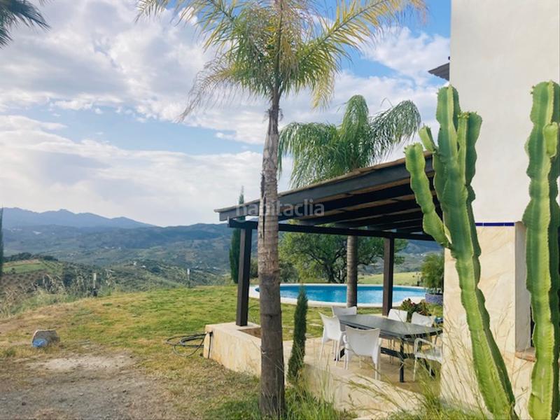 Foto 33300a17-18af-4f5e-8c2a-0d5ce66133cf. Edifici amb piscina a Alozaina