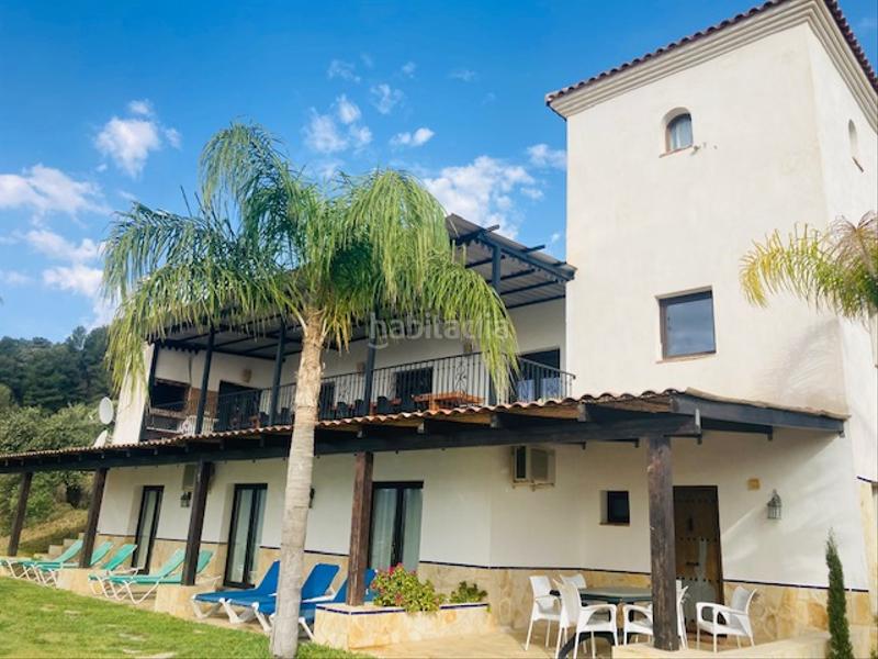 Foto 7e058648-df84-4731-b0c7-b1a0fde2b521. Edifici amb piscina a Alozaina