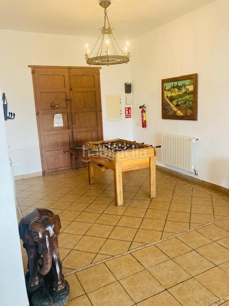 Foto ba3eb05d-f1c8-46e6-a368-0da422e96951. Edifici amb piscina a Alozaina