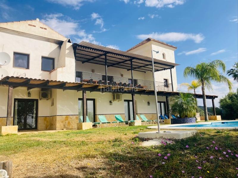 Foto bc56ba0f-264a-4b33-9e1d-f7c8bae81bce. Edifici amb piscina a Alozaina