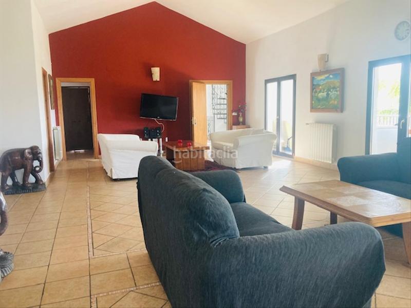 Foto d2689e42-bde5-490e-8d78-857716e7bcf6. Edifici amb piscina a Alozaina