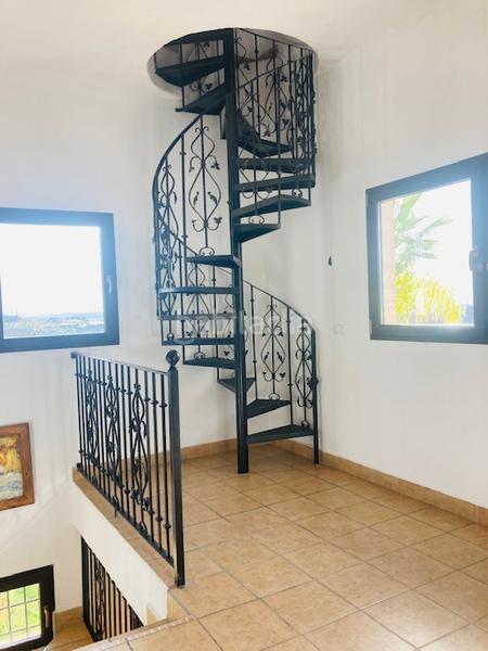 Foto e58b3ed5-7421-4c49-a922-2bcace01d80d. Edifici amb piscina a Alozaina