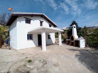 Masia a Lugar los tableros abajo 68. Terreno con vivienda en yunquera, sierra de las nieves
