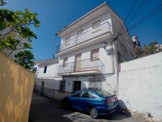 Casa adossada a Alozaina. Casa adosada con mucho potencial en alozaina