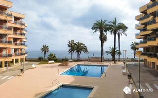 Flat in Diputacion 178. A 30 m del mar, piso con terraza, piscina y garaje