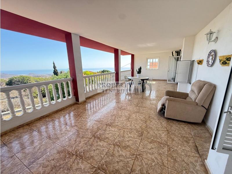 Foto 25c47015-a26b-45d6-86b0-3a35a7b0617c. Casa a Arona pueblo Arona