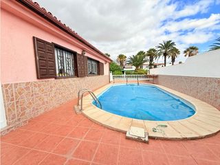 Casa a Costa del Silencio. Estupenda casa de 3 dormitorios ubicada en costa del silencio