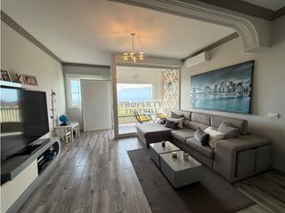 Apartamento en Valle San Lorenzo. Amplia vivienda moderna con 3 dormitorios y 2 baños, impecable