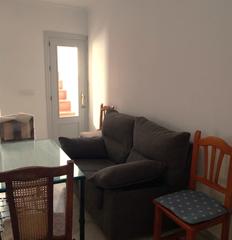 Miete Etagenwohnung in Carmona. En alquiler planta primera 2 habitaciones con terraza privada