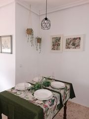 Flat in Carmona. En venta piso primera planta, patio y azotea privada, para entra