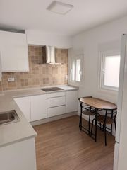 Affitto Appartamento in Carmona. Piso en alquiler 3 habitaciones solo funcionarios temporal