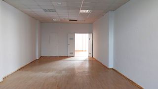 Business premise in Carmona. En venta local comercial de 245m2