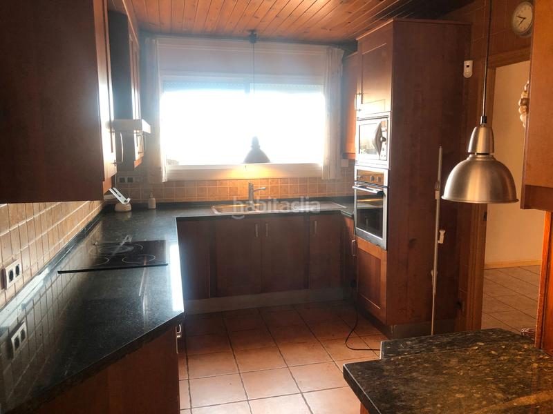 Foto b2853574-a4ea-405f-9190-55107977fad1. Xalet amb xemeneia calefacció aparcament piscina a Vallirana