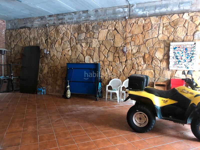 Foto b486e44c-e86c-4eec-9c8b-e0e8431f1757. Xalet amb xemeneia calefacció aparcament piscina a Vallirana