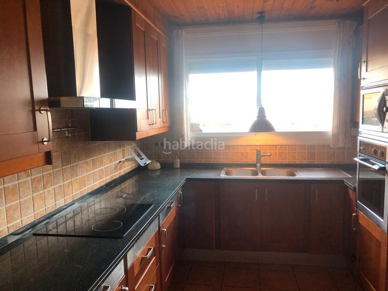 Foto feb8f52a-933b-47c9-bae3-789f4cbcbb22. Xalet amb xemeneia calefacció aparcament piscina a Vallirana