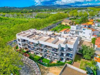 tic a Carrer luxemburg 36. tico con terraza y solrium privado.