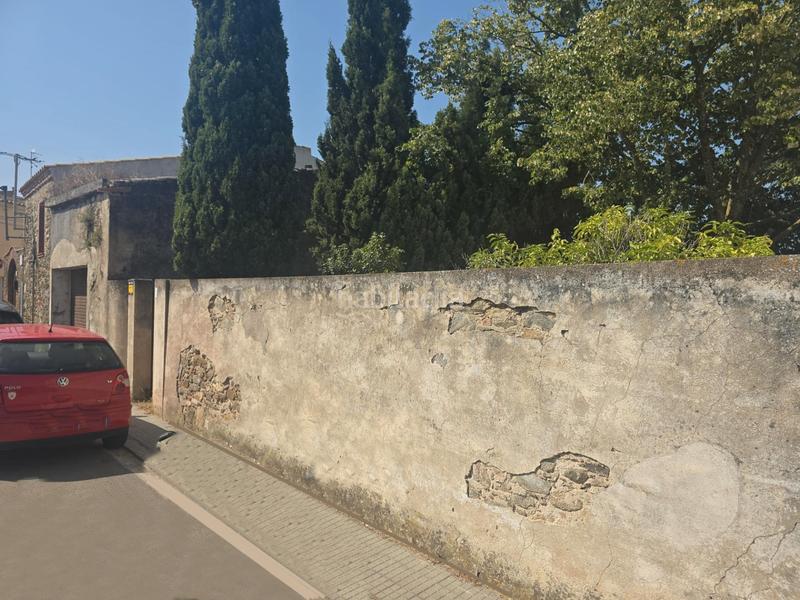 Foto 2c01bd8d-89ac-4a8e-84de-f11a4b0e8590. Masía en passeig de l'arbreda 5 casa en el centro construida en gran parcela en Calonge