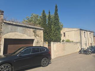 Bauernhof  Passeig de l'arbreda 5. Casa en el centro construida en gran parcela