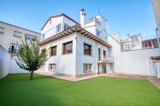 Maison jumelée  Carrer de santa magdalena. Casa con jardín privado para reformar en el centro