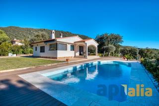 Chalet en Avinguda gavarres 52. Exclusiva apialia