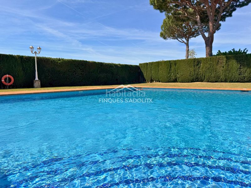 Foto 02df4f52-8dbd-4530-8301-c9b5155f3e24. Planta baixa amb xemeneia calefacció aparcament piscina a S´Agaró