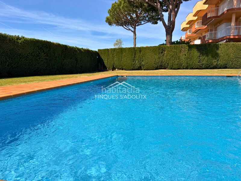 Foto 4e0d7ddc-d87f-4db8-bbc8-73dab1d834db. Planta baixa amb xemeneia calefacció aparcament piscina a S´Agaró