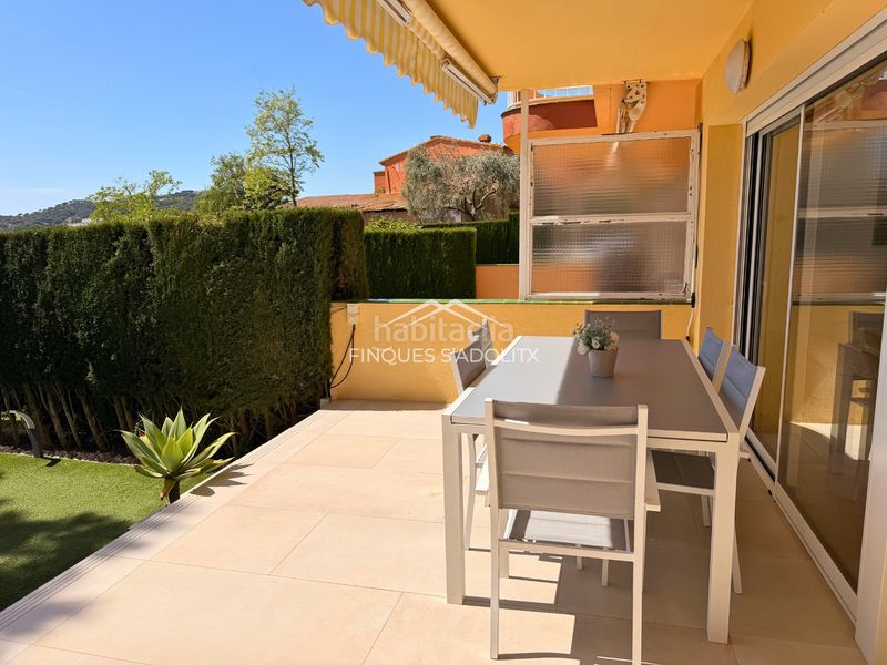 Foto ba7b363f-2a63-47d9-a665-71134ea0a157. Planta baixa amb xemeneia calefacció aparcament piscina a S´Agaró