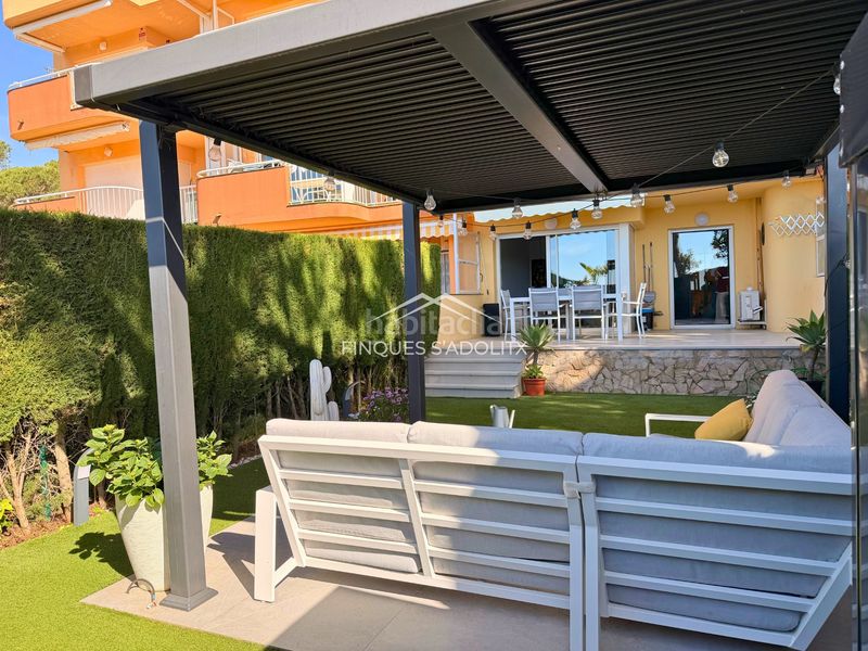 Foto d9d668f7-75a2-427b-98c5-5b15d17cd998. Planta baixa amb xemeneia calefacció aparcament piscina a S´Agaró